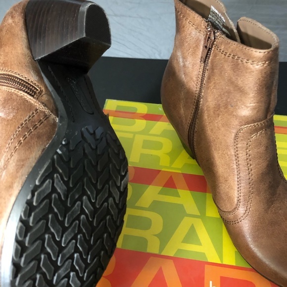 SOLD!!! NWB bare traps New boots SZ 8.5 with box - Picture 5 of 7